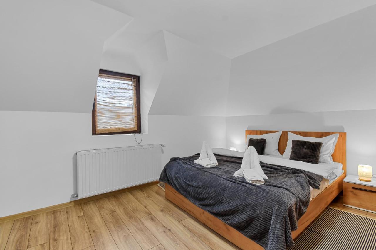Two Bedrooms Hytta Apartment Sinaia Esterno foto