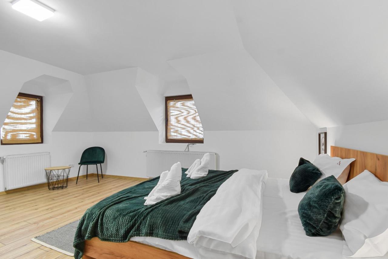 Two Bedrooms Hytta Apartment Sinaia Esterno foto